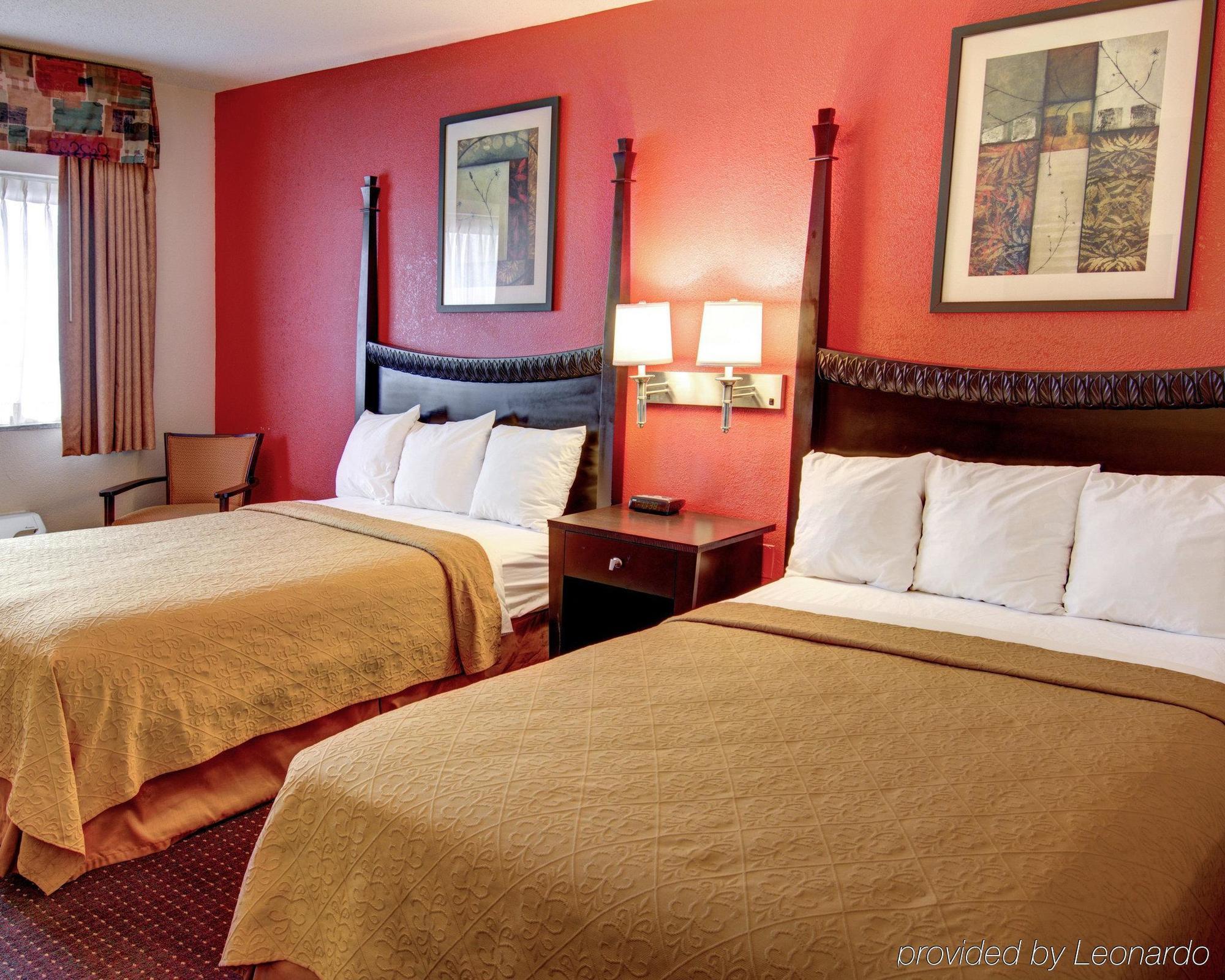 Quality Inn & Suites College Park Buitenkant foto