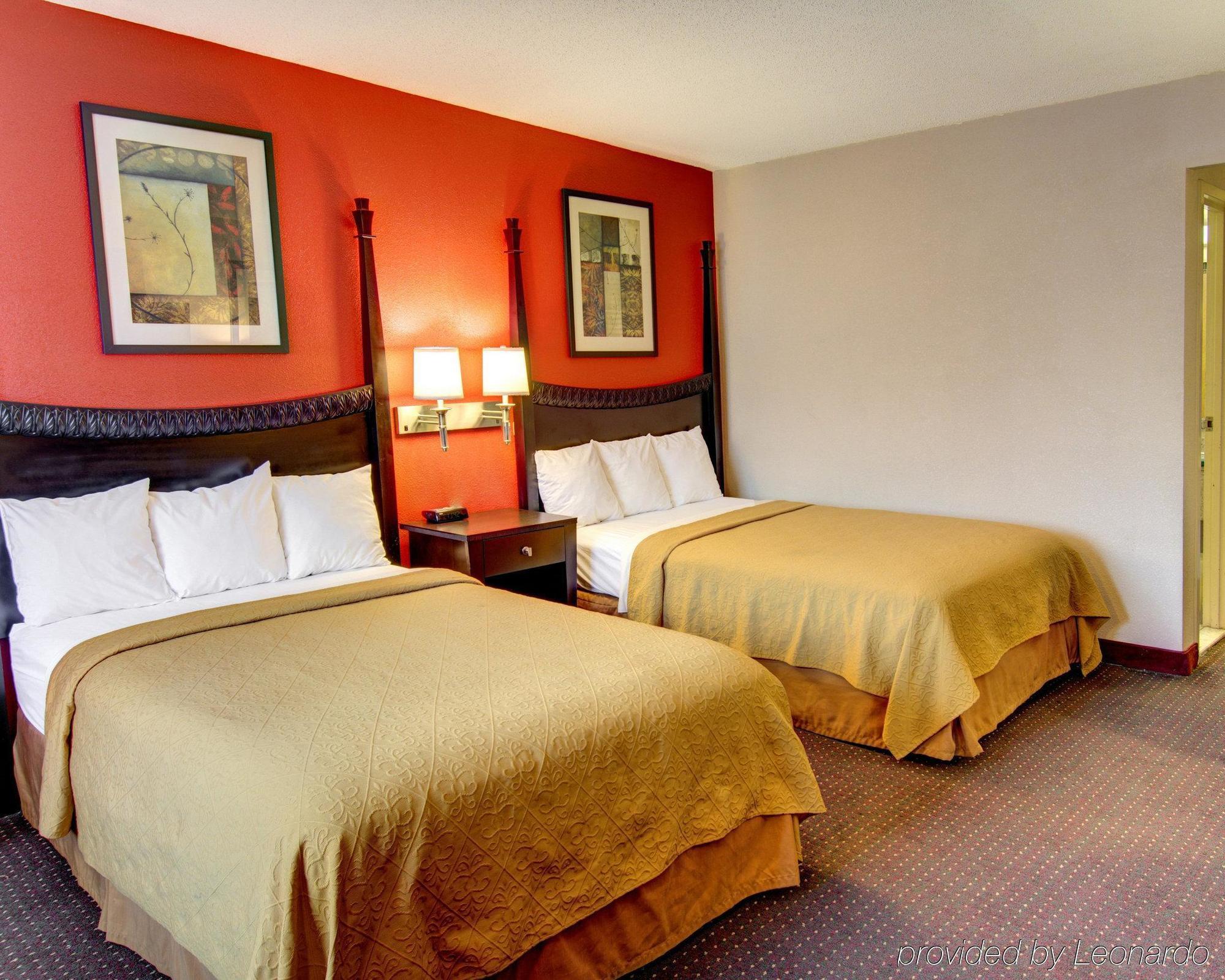 Quality Inn & Suites College Park Buitenkant foto