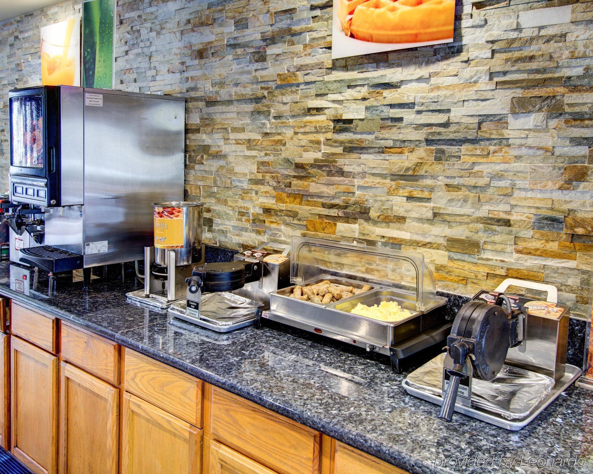 Quality Inn & Suites College Park Buitenkant foto