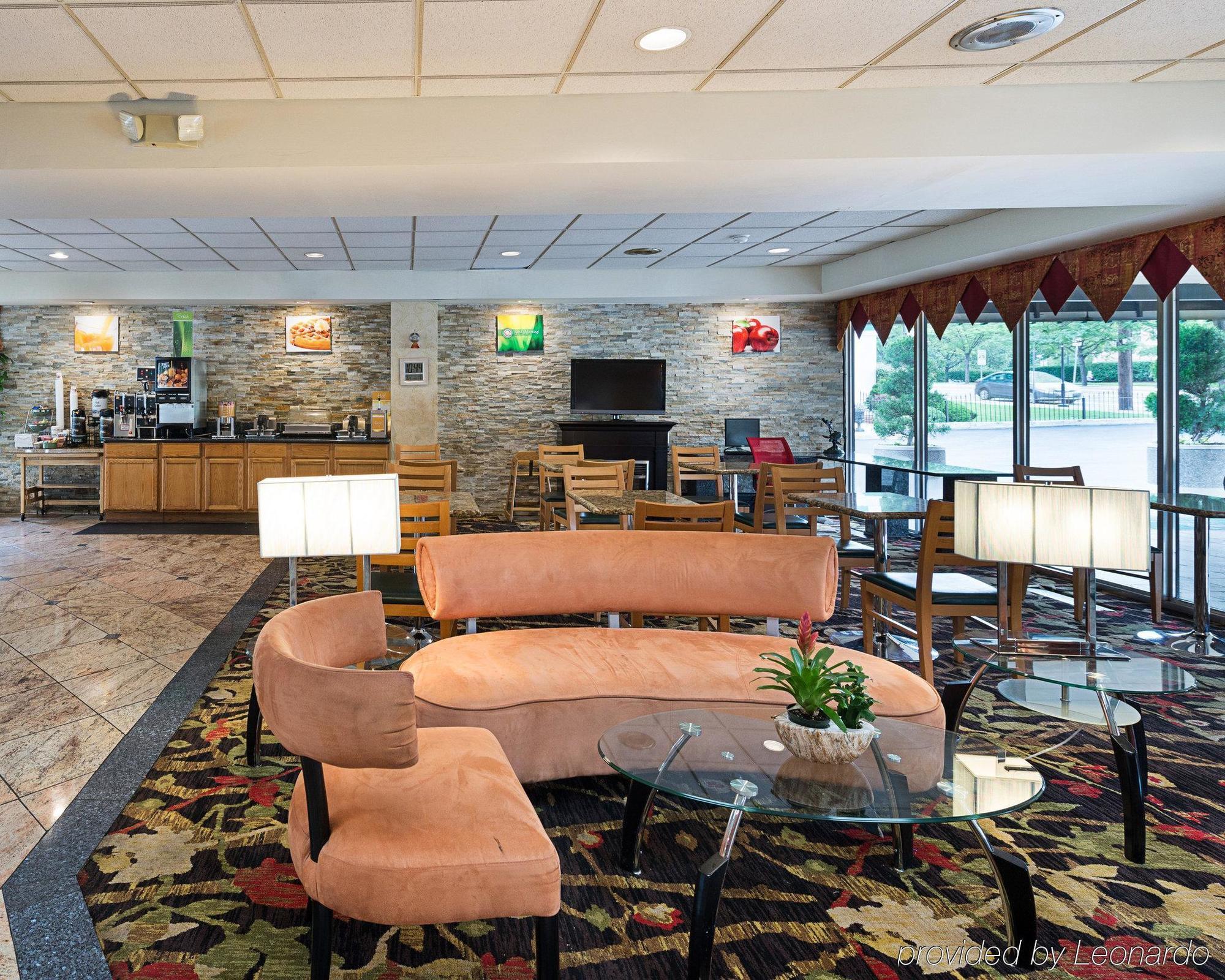 Quality Inn & Suites College Park Buitenkant foto