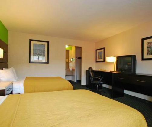 Quality Inn & Suites College Park Buitenkant foto