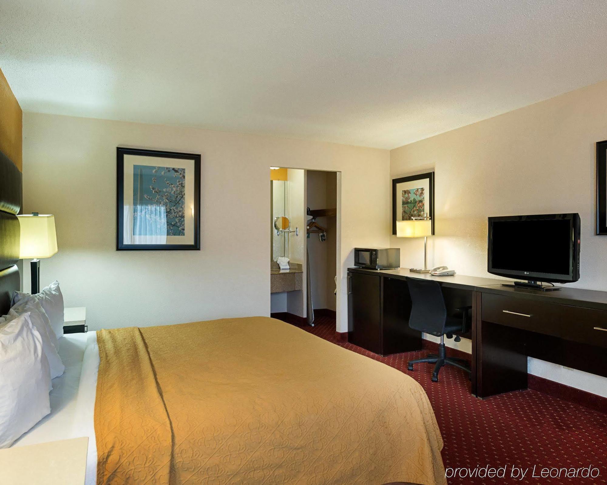 Quality Inn & Suites College Park Buitenkant foto