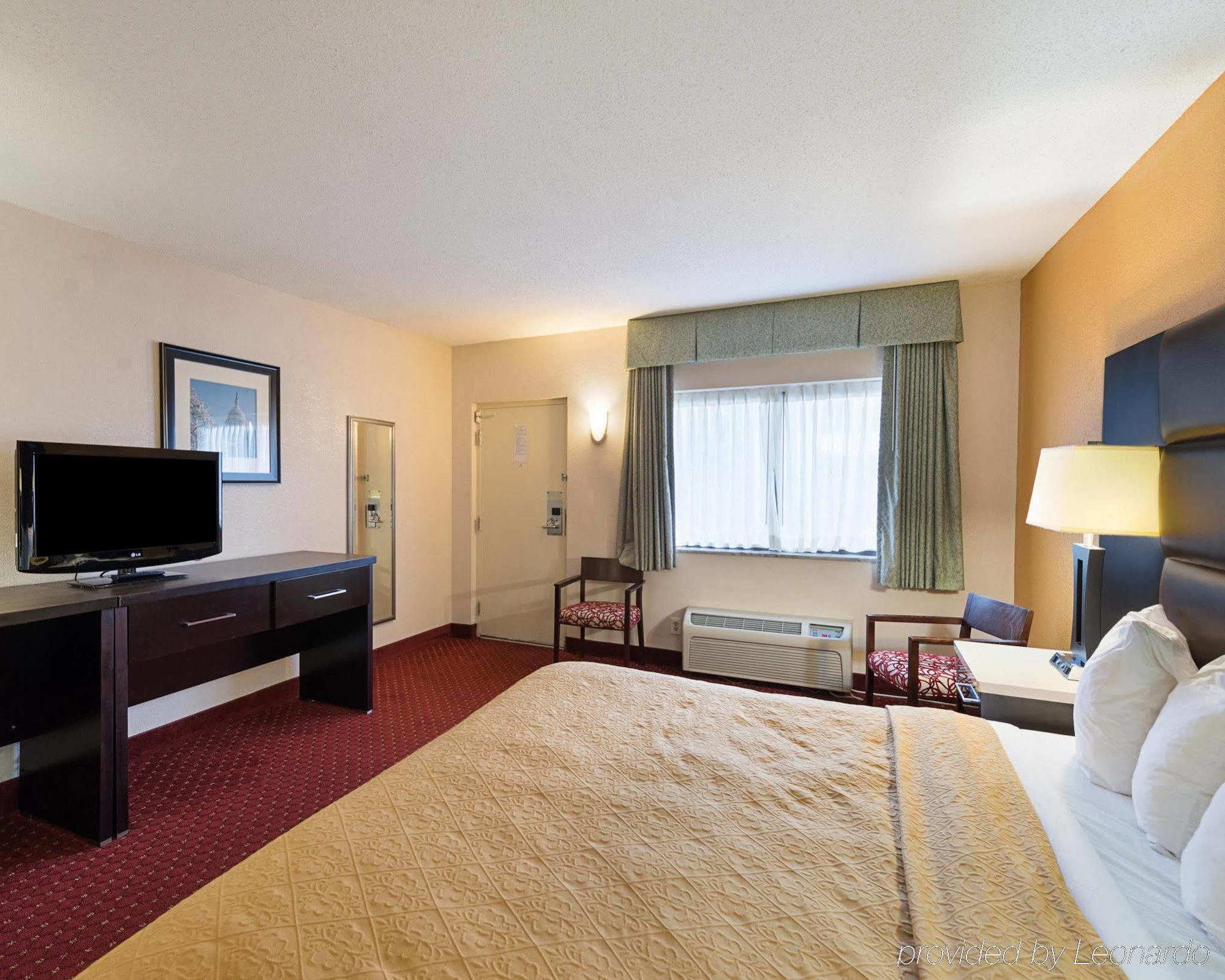 Quality Inn & Suites College Park Buitenkant foto